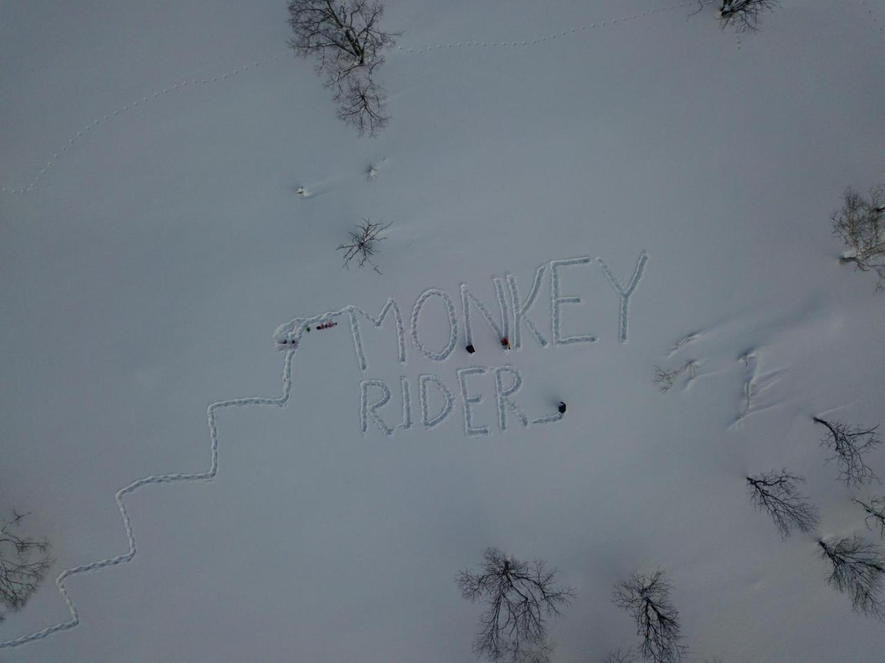 فندق Monkey Rider هاكوبا المظهر الخارجي الصورة